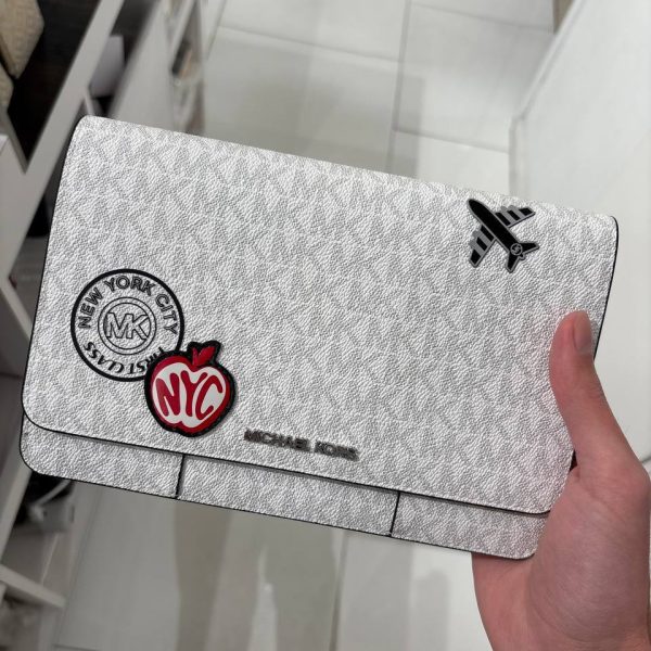 MICHAEL KORS TRAVEL PASSPORT LARGE IN SIGNATURE WHITE