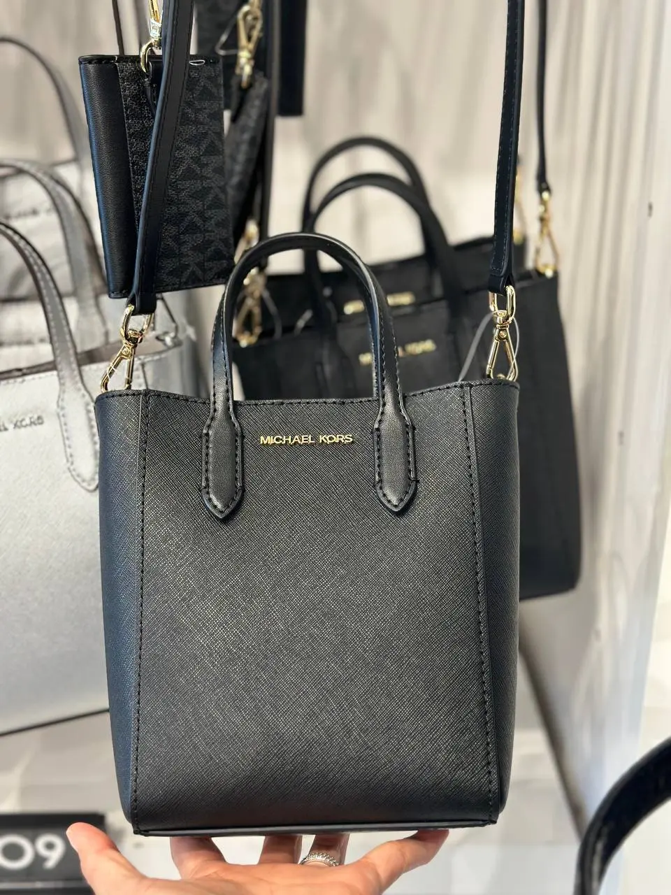 Sara Luxegalore MICHAEL KORS VINCENT XS IN BLACK